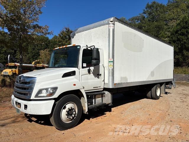 Hino 268 شاحنات ذات هيكل صندوقي