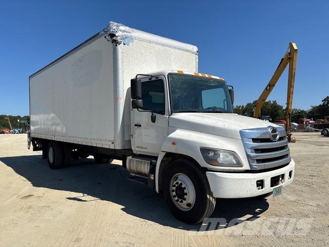Hino 268 شاحنات ذات هيكل صندوقي
