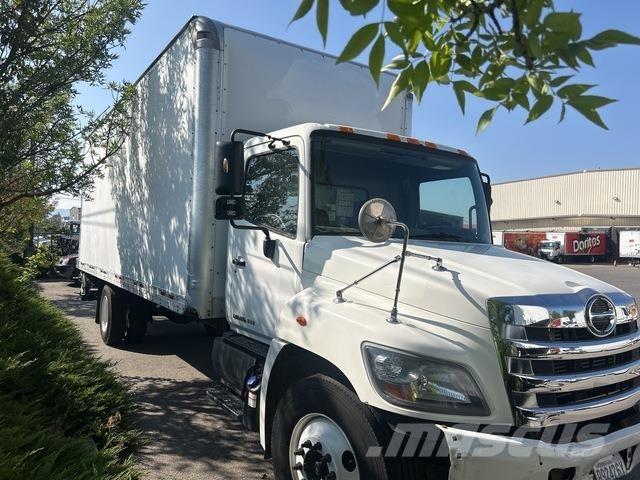 Hino 268 شاحنات ذات هيكل صندوقي