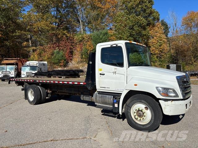 Hino 268 شاحنات مسطحة/مفصلية الجوانب