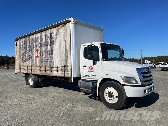 Hino 268 شاحنات بغطاء جانبي