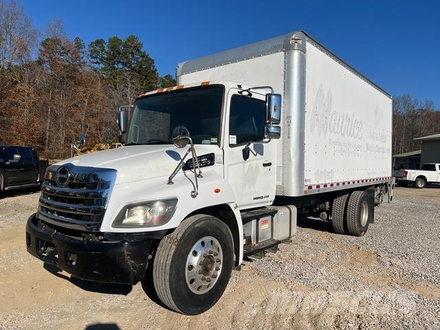 Hino 268 شاحنات ذات هيكل صندوقي