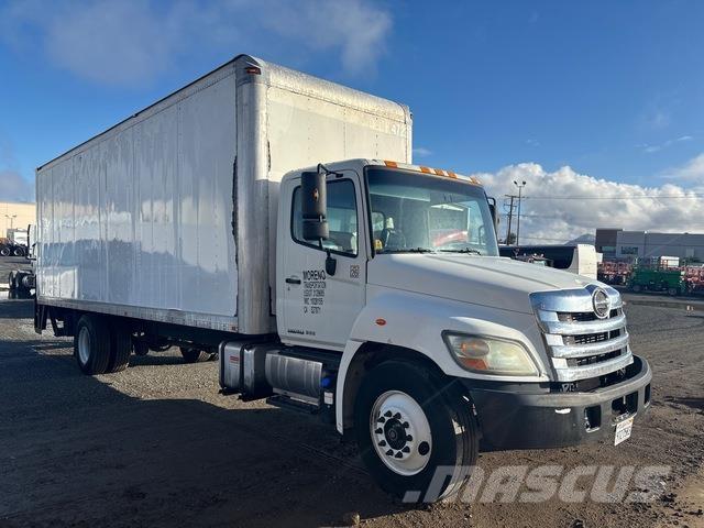 Hino 268 شاحنات ذات هيكل صندوقي