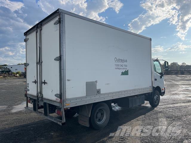 Hino 300 721 شاحنات ذات هيكل صندوقي