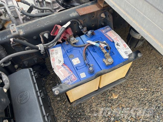 Hino 300 721 شاحنات ذات هيكل صندوقي