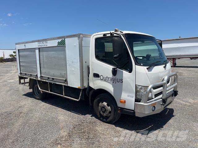 Hino 300 816 شاحنات ذات هيكل صندوقي
