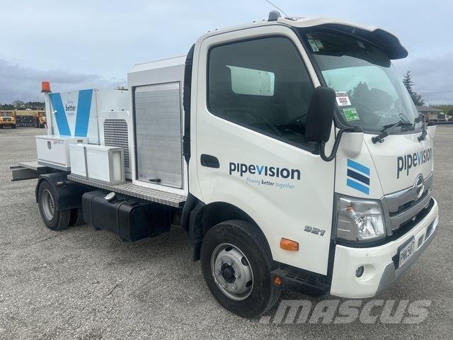 Hino 300 921 صهاريج مياه