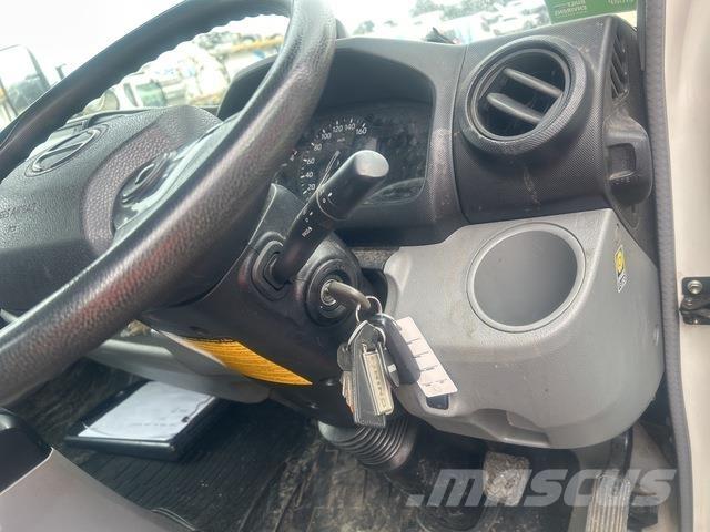 Hino 300 921 صهاريج مياه