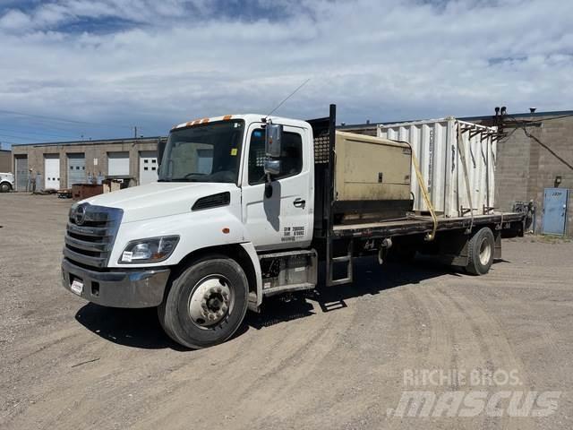 Hino 308 شاحنات مسطحة/مفصلية الجوانب