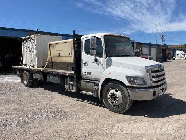 Hino 308 شاحنات مسطحة/مفصلية الجوانب