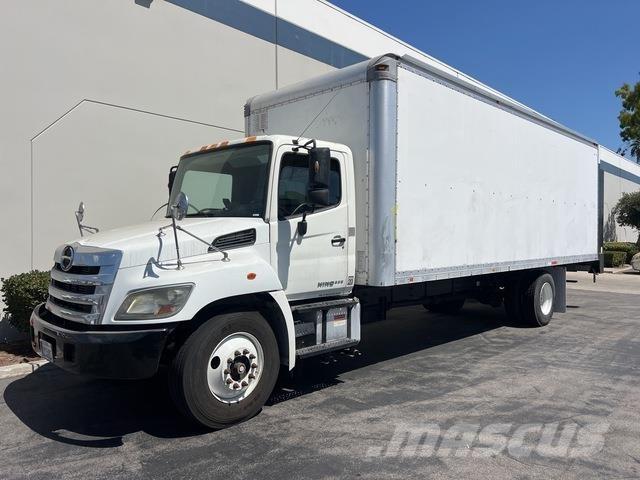 Hino 338 شاحنات ذات هيكل صندوقي