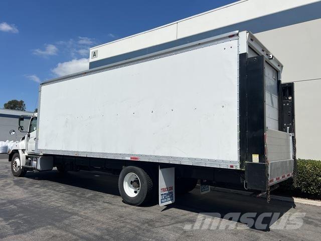Hino 338 شاحنات ذات هيكل صندوقي