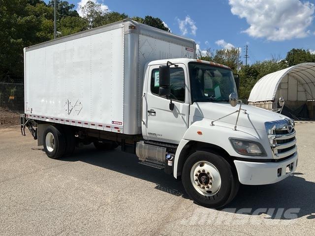 Hino 338 شاحنات ذات هيكل صندوقي