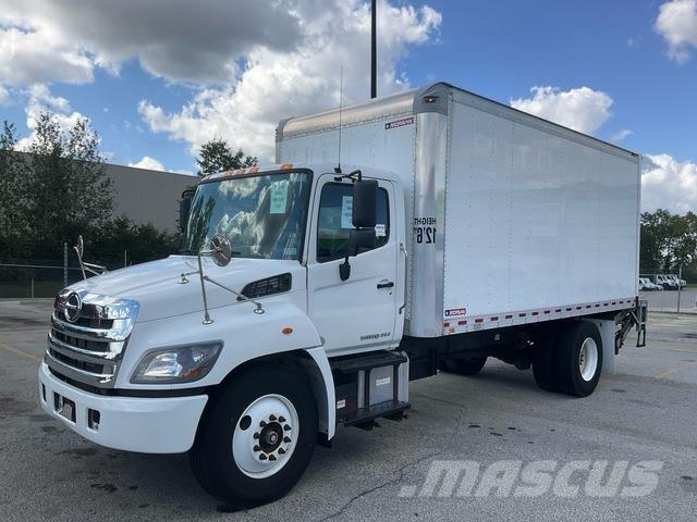 Hino 338 شاحنات ذات هيكل صندوقي