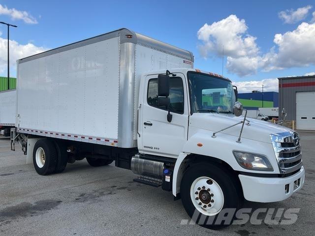 Hino 338 شاحنات ذات هيكل صندوقي
