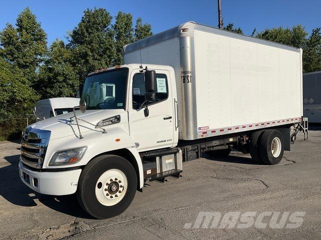 Hino 338 شاحنات ذات هيكل صندوقي