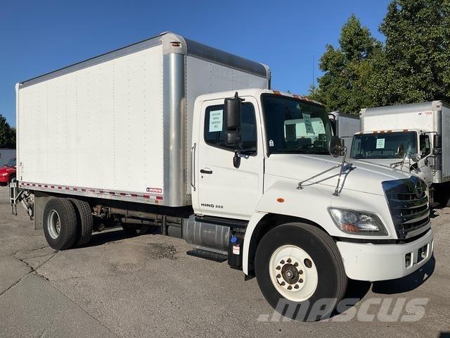 Hino 338 شاحنات ذات هيكل صندوقي