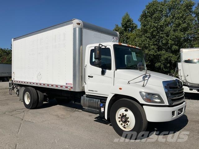 Hino 338 شاحنات ذات هيكل صندوقي