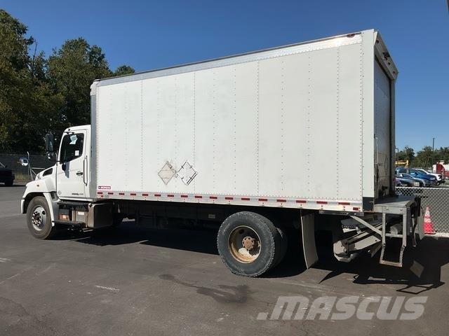 Hino 338 شاحنات ذات هيكل صندوقي