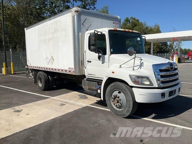 Hino 338 شاحنات ذات هيكل صندوقي