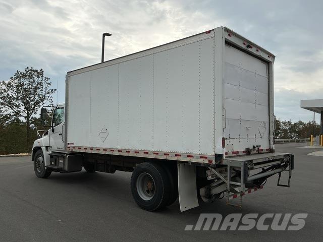 Hino 338 شاحنات ذات هيكل صندوقي