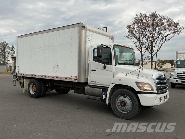 Hino 338 شاحنات ذات هيكل صندوقي