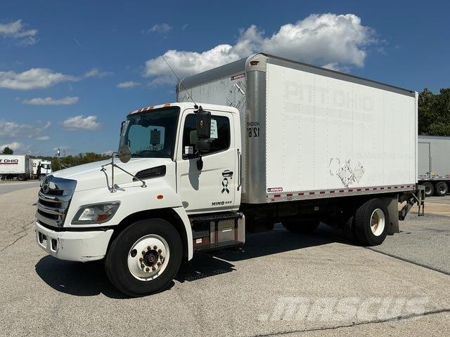 Hino 338 شاحنات ذات هيكل صندوقي