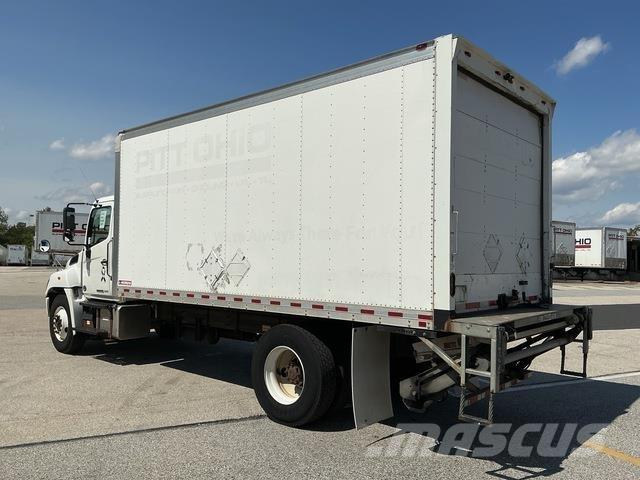 Hino 338 شاحنات ذات هيكل صندوقي
