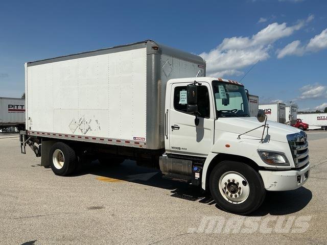 Hino 338 شاحنات ذات هيكل صندوقي