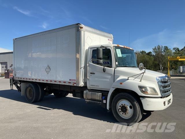 Hino 338 شاحنات ذات هيكل صندوقي