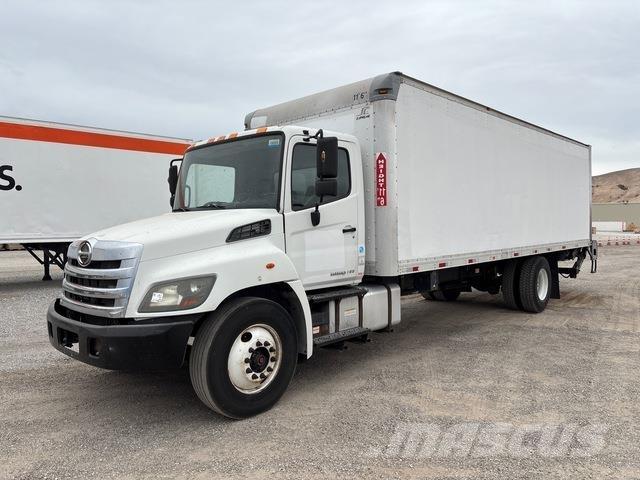 Hino 338 شاحنات ذات هيكل صندوقي