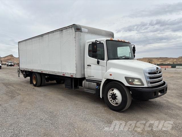 Hino 338 شاحنات ذات هيكل صندوقي