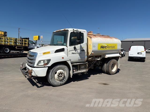 Hino 338 صهاريج مياه