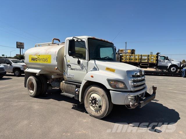 Hino 338 صهاريج مياه