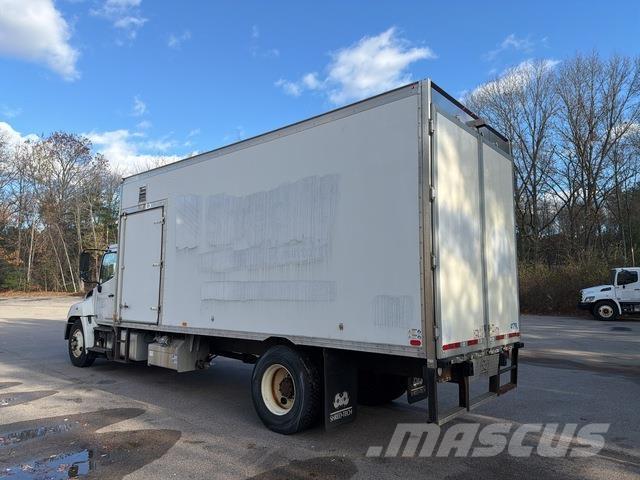 Hino 338 شاحنات ذات هيكل صندوقي