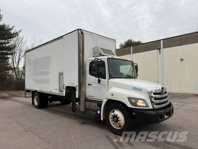 Hino 338 شاحنات ذات هيكل صندوقي