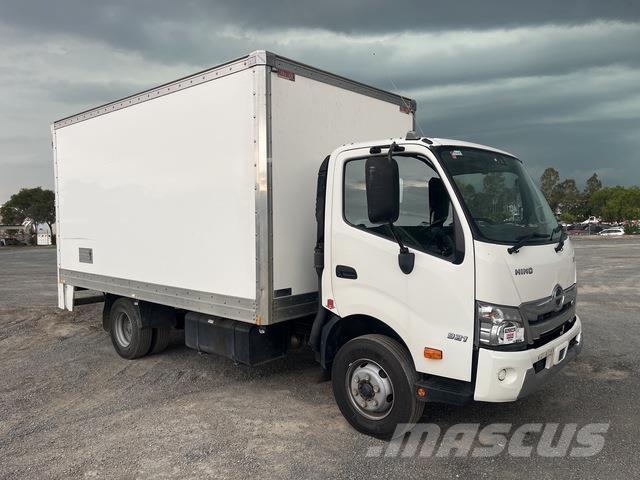 Hino 921 شاحنات ذات هيكل صندوقي