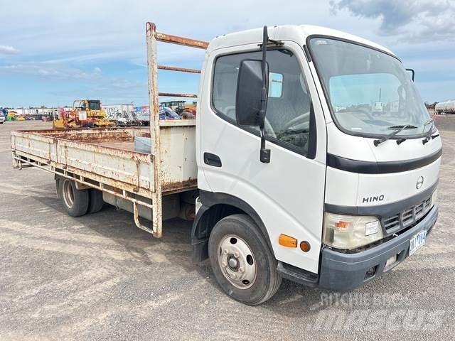 Hino Dutro شاحنات مسطحة/مفصلية الجوانب