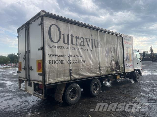 Hino FD1J شاحنات بغطاء جانبي