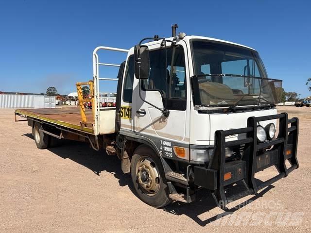 Hino GD1J شاحنات مسطحة/مفصلية الجوانب