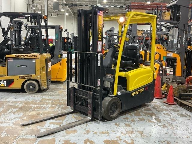 Hyster  شاحنات ذات رافعات شوكية تعمل بالكهرباء