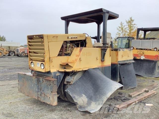 Hyster  مداحل ذات إطارات هوائية