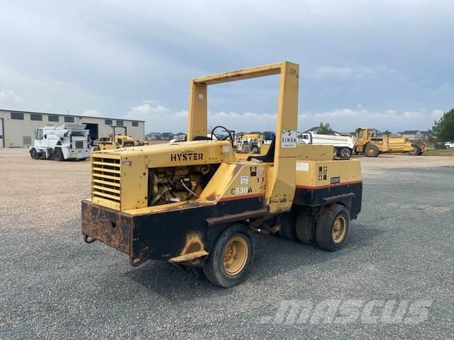 Hyster 530A مداحل ذات إطارات هوائية