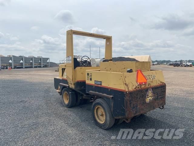 Hyster 530A مداحل ذات إطارات هوائية