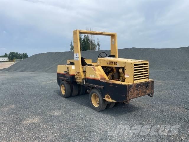 Hyster 530A مداحل ذات إطارات هوائية