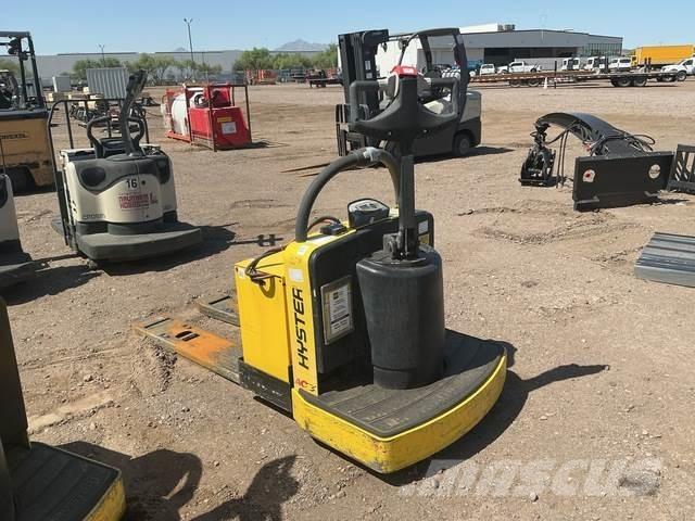 Hyster B60ZAC شاحنة يدوية بمنصة نقالة