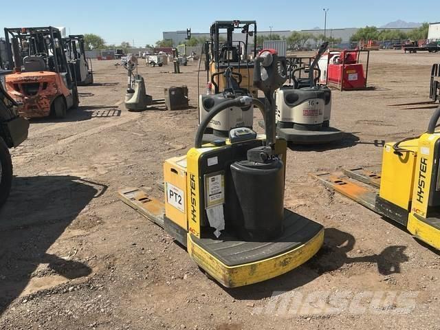 Hyster B60ZAC شاحنة يدوية بمنصة نقالة