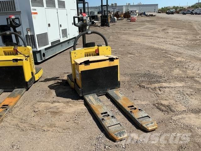 Hyster B60ZAC شاحنة يدوية بمنصة نقالة