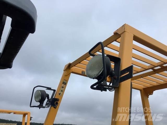 Hyster E65Z-40 شاحنات ذات رافعات شوكية تعمل بالكهرباء