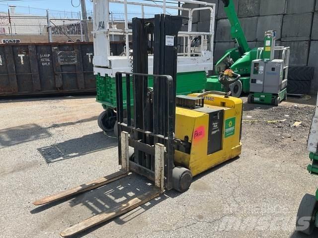 Hyster W30ZC شاحنات مناولة ذاتية الدفع